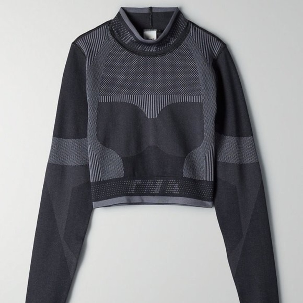 TNA Ventura long sleeve crop top workout black grey XS/S